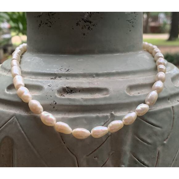 Strand of Freshwater Ringed Pearls with Gold Tone Findings 17 Inches - Picture 1 of 7